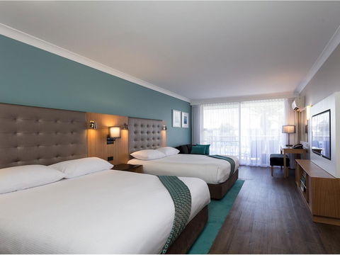 Sea World Resort - Accommodation Burleigh 1