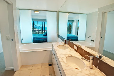 Reflections Tower Two - Accommodation Burleigh 14