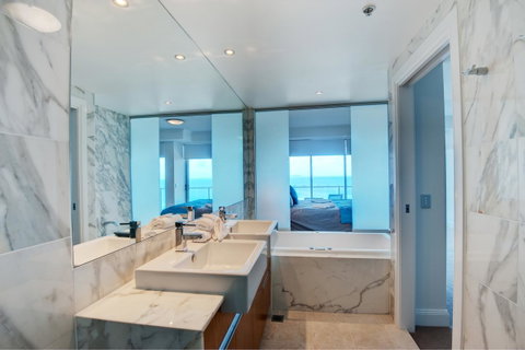 Reflections Tower Two - Accommodation Burleigh 1