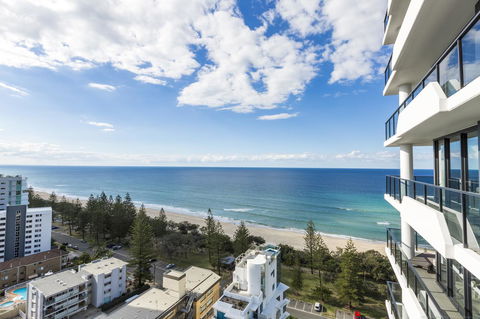 Boardwalk Burleigh Beach - Official - Accommodation Burleigh 27