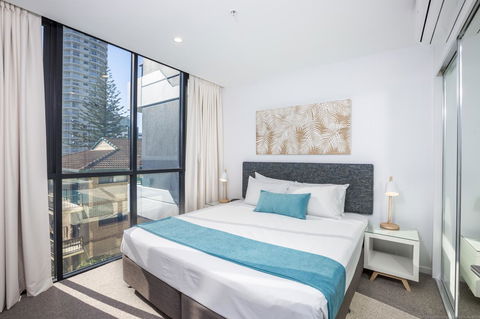 Boardwalk Burleigh Beach - Official - Accommodation Burleigh 37