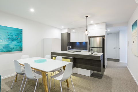 Boardwalk Burleigh Beach - Official - Accommodation Burleigh 8