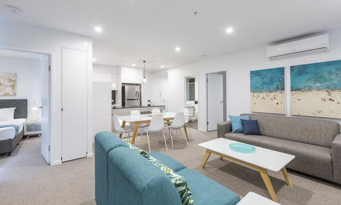 Boardwalk Burleigh Beach - Official - Accommodation Burleigh 42