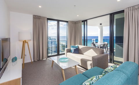 Boardwalk Burleigh Beach - Official - Accommodation Burleigh 1