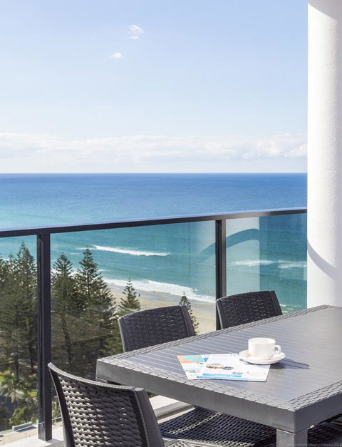 Boardwalk Burleigh Beach - Official - Accommodation Burleigh 24