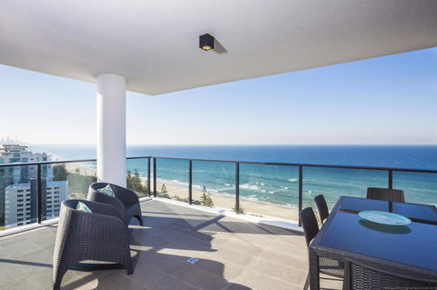 Boardwalk Burleigh Beach - Official - Accommodation Burleigh 2