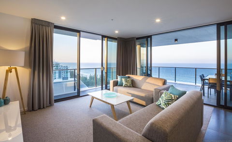 Boardwalk Burleigh Beach - Official - Accommodation Burleigh 6