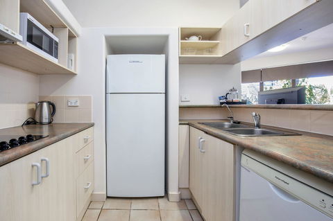 Tiki Hotel Apartments Surfers Paradise - Accommodation Burleigh 11