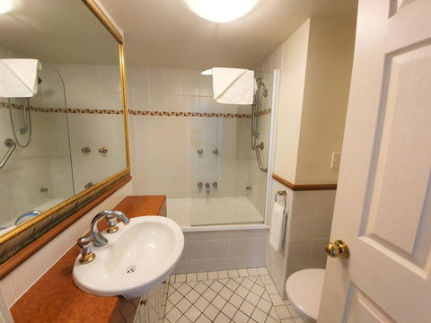 Broadbeach Holiday Apartments - Accommodation Burleigh 12