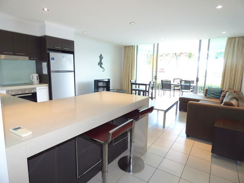 Marina View Apartment - Accommodation Burleigh 2