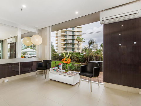 Sunbird Beach Resort Main Beach - Accommodation Burleigh 44