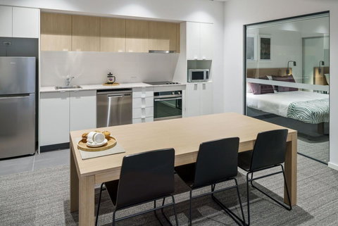 Quest Springfield Central - Accommodation Burleigh 5