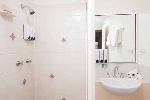 Park Regis Anchorage - Accommodation Burleigh 9