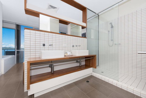 1 Bright Point Apartment 4501 - Accommodation Burleigh 7