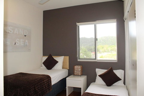 Beachside Apartment 17 - Accommodation Burleigh 3