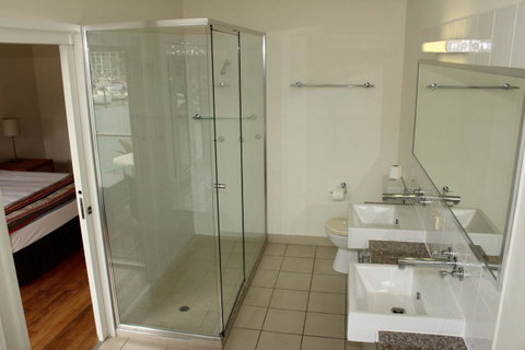 Beachside Apartment 17 - Accommodation Burleigh 10