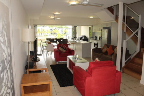 Beachside Apartment 17 - Accommodation Burleigh 6