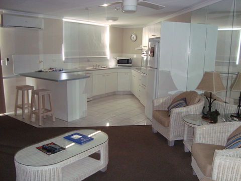Grosvenor Beachfront Apartments Surfers Paradise - Accommodation Burleigh 14
