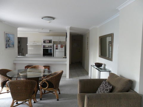 Grosvenor Beachfront Apartments Surfers Paradise - Accommodation Burleigh 5