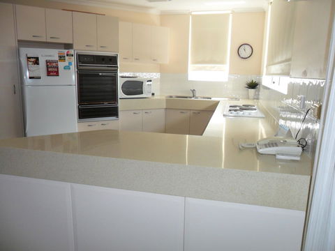 Grosvenor Beachfront Apartments Surfers Paradise - Accommodation Burleigh 15