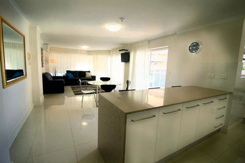 Grosvenor Beachfront Apartments Surfers Paradise - Accommodation Burleigh 3