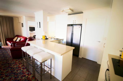 Grosvenor Beachfront Apartments Surfers Paradise - Accommodation Burleigh 4