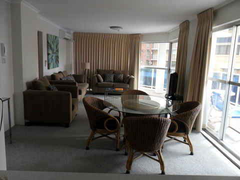 Grosvenor Beachfront Apartments Surfers Paradise - Accommodation Burleigh 23