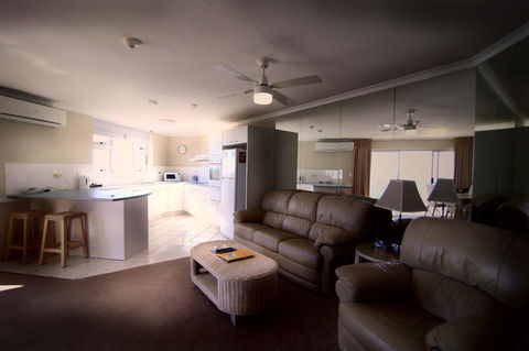 Grosvenor Beachfront Apartments Surfers Paradise - Accommodation Burleigh 9