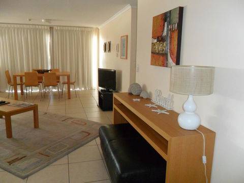 Grosvenor Beachfront Apartments Surfers Paradise - Accommodation Burleigh 10