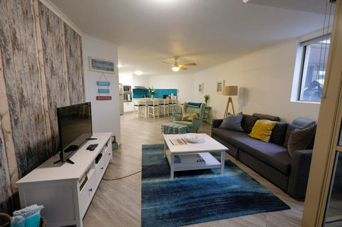 Sanctuary Beach Retreat - Accommodation Burleigh 15