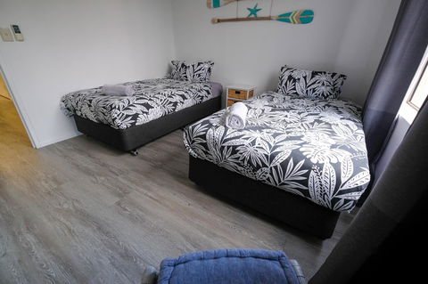 Sanctuary Beach Retreat - Accommodation Burleigh 2