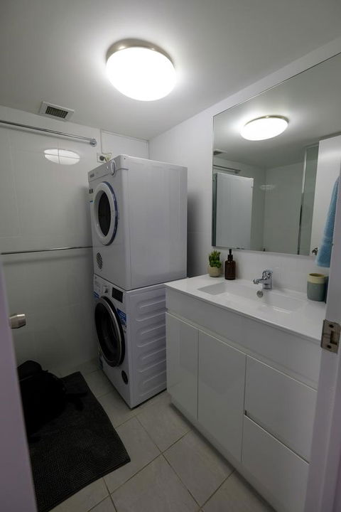 Sanctuary Beach Retreat - Accommodation Burleigh 5