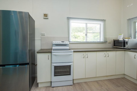 Kooyong Apartment 8 - Accommodation Burleigh 7