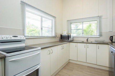 Kooyong Apartment 8 - Accommodation Burleigh 6