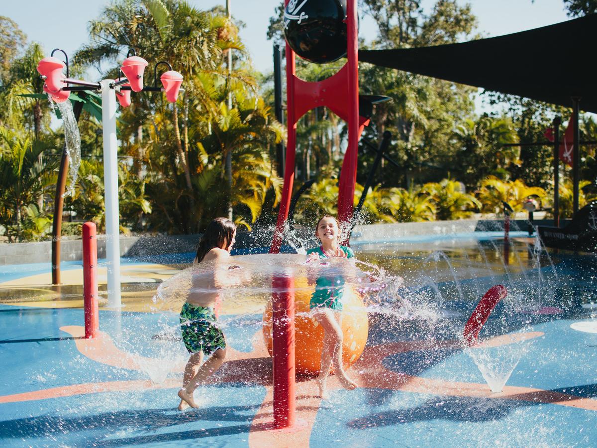 Biggera Waters QLD Accommodation Burleigh