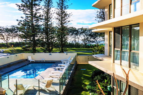 Seacrest Beachfront Apartments Surfers Paradise - Accommodation Burleigh 40