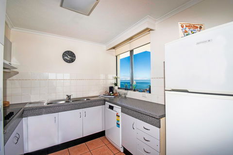 Seacrest Beachfront Apartments Surfers Paradise - Accommodation Burleigh 7