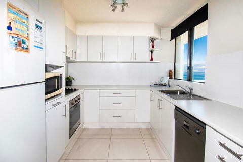 Seacrest Beachfront Apartments Surfers Paradise - Accommodation Burleigh 23