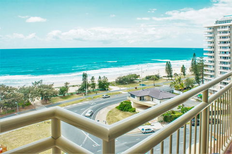 Seacrest Beachfront Apartments Surfers Paradise - Accommodation Burleigh 11