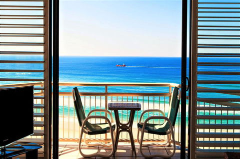 Seacrest Beachfront Apartments Surfers Paradise - Accommodation Burleigh 29