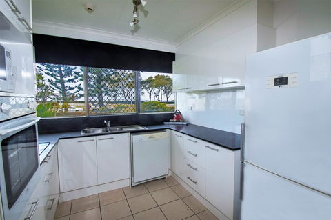 Seacrest Beachfront Apartments Surfers Paradise - Accommodation Burleigh 12