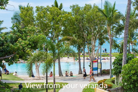 Montipora Unit 3 - In The Heart Of Airlie, Wi-fi And Netflix - Accommodation Burleigh 0