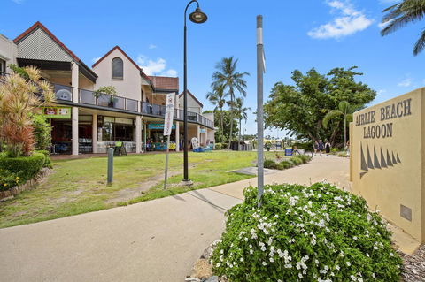Montipora Unit 3 - In The Heart Of Airlie, Wi-fi And Netflix - Accommodation Burleigh 11