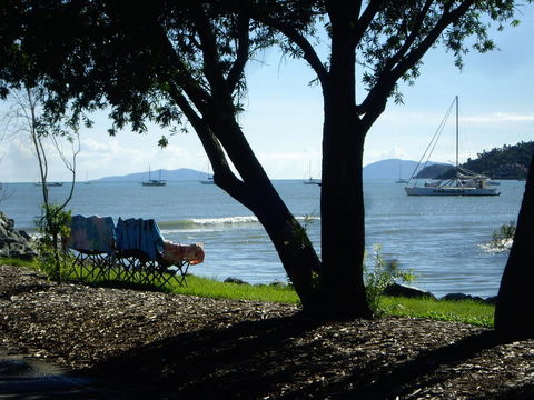 Montipora Unit 3 - In The Heart Of Airlie, Wi-fi And Netflix - Accommodation Burleigh 17