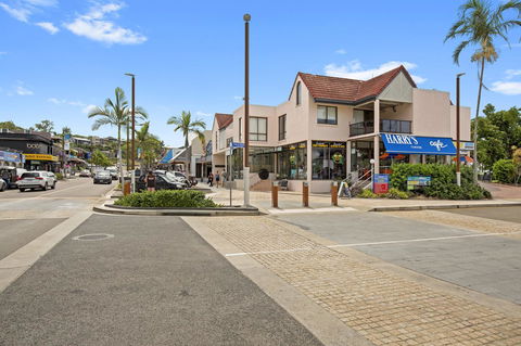 Montipora Unit 3 - In The Heart Of Airlie, Wi-fi And Netflix - Accommodation Burleigh 12