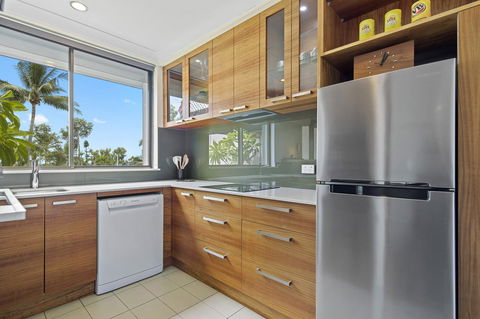 Montipora Unit 3 - In The Heart Of Airlie, Wi-fi And Netflix - Accommodation Burleigh 5