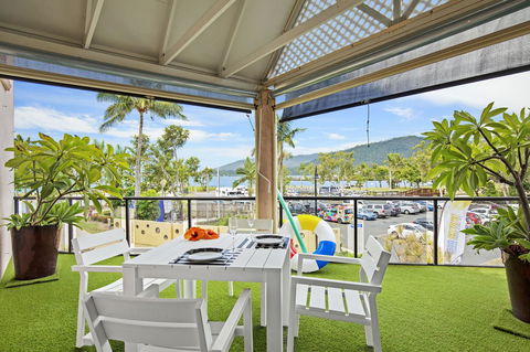 Montipora Unit 3 - In The Heart Of Airlie, Wi-fi And Netflix - Accommodation Burleigh 10