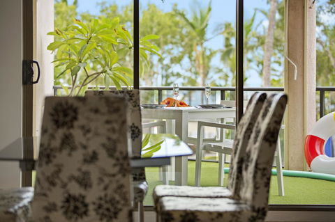 Montipora Unit 3 - In The Heart Of Airlie, Wi-fi And Netflix - Accommodation Burleigh 2