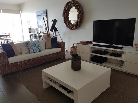 Penthouse On Bright Point - Accommodation Burleigh 2