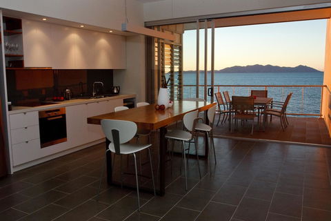 Penthouse On Bright Point - Accommodation Burleigh 12